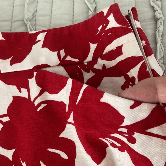Ann Taylor Red and White Floral Skirt Size 10 - Picture 5 of 5